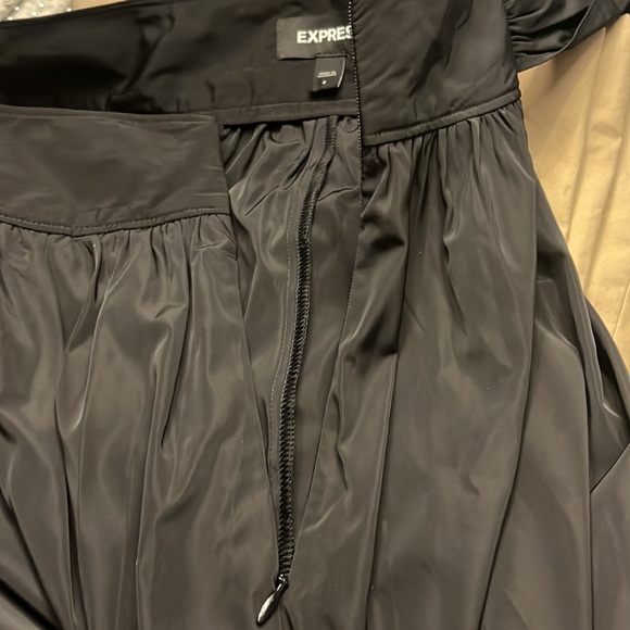 Express Black Taffeta Mini Skirt with Self Tie Belt and Pockets - Picture 6 of 9